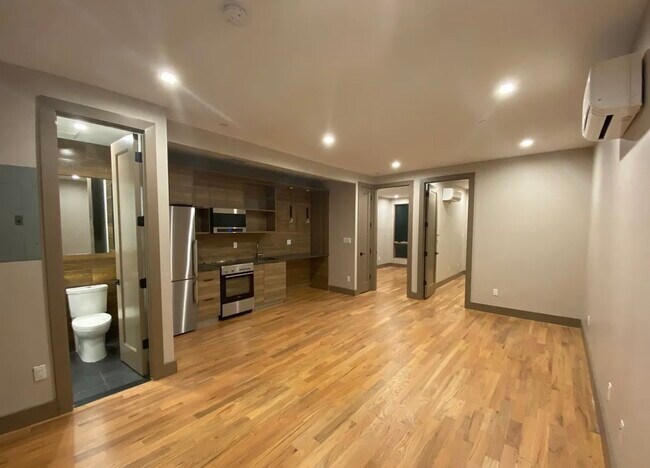 Foto del edificio - 1138 DeKalb Ave