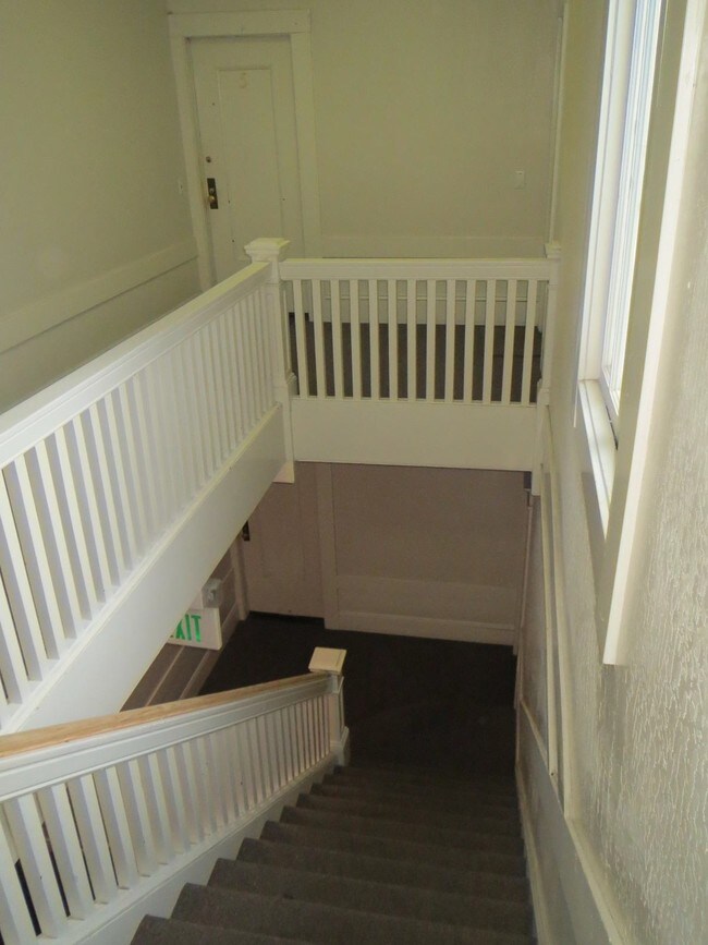Interior Photo - 404 20th Ave