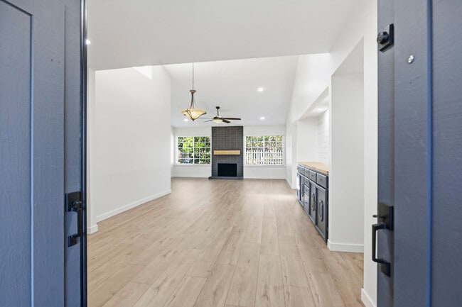 Foto del edificio - 362 Via Los Arcos