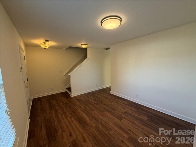 Foto del edificio - 7499 Bluff Point Ln