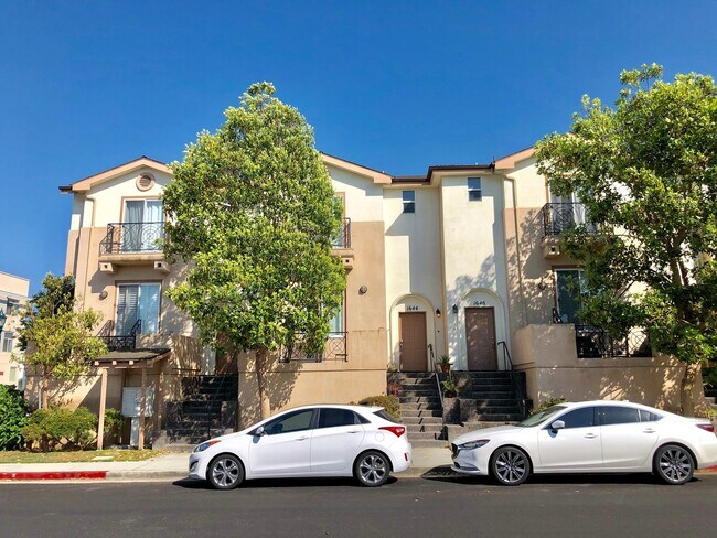 Building Photo - Lovely 3 bd/2.5 ba Townhome - Old Town Torrance!