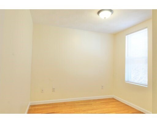 Building Photo - 174 Maverick St