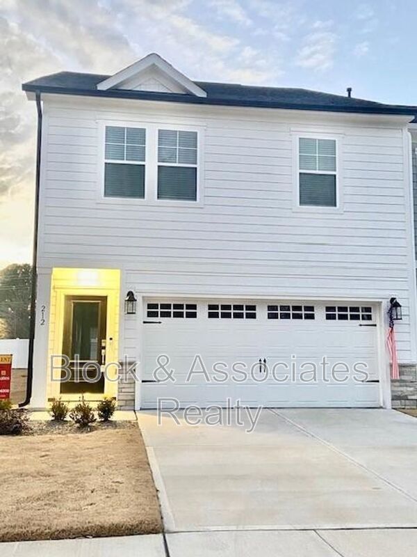 Building Photo - 212 Sweetbay Tree Dr
