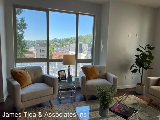 Building Photo - 3 br, 2 bath House - 1617 S Weller St