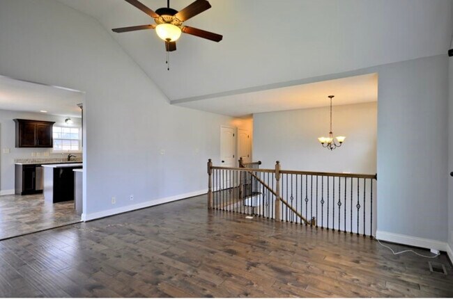 Building Photo - 800 Banister Dr