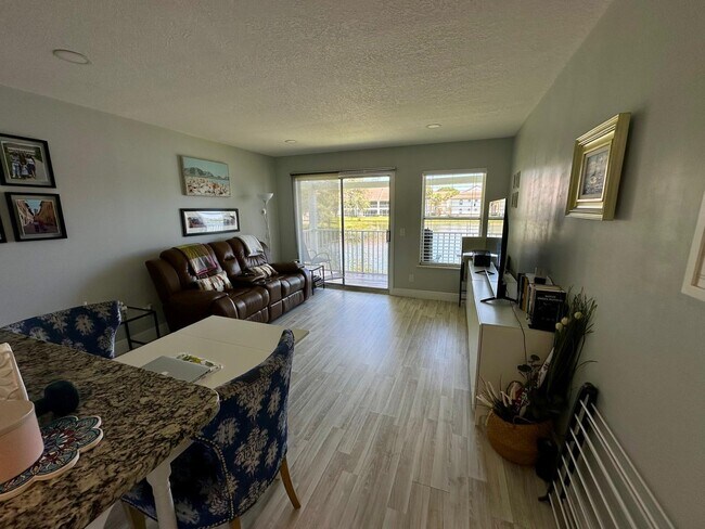 Foto del edificio - 155 Cypress Point Dr