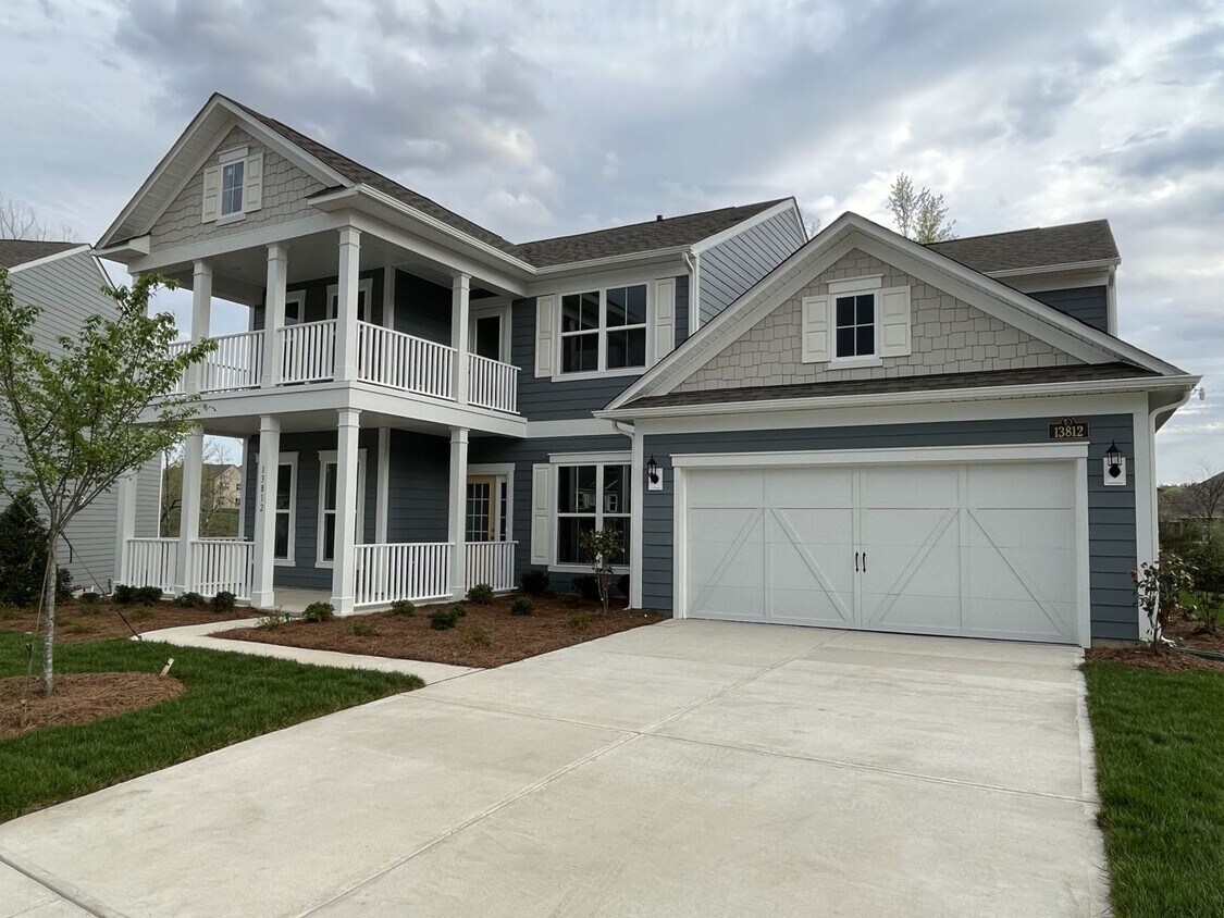 Foto principal - Large, Newer 4 Bedroom + Office and Loft i...