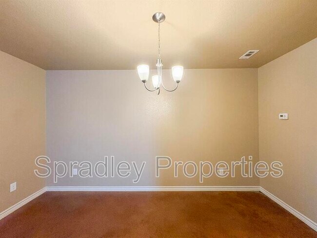 Foto del edificio - 723B E Ridge Blvd