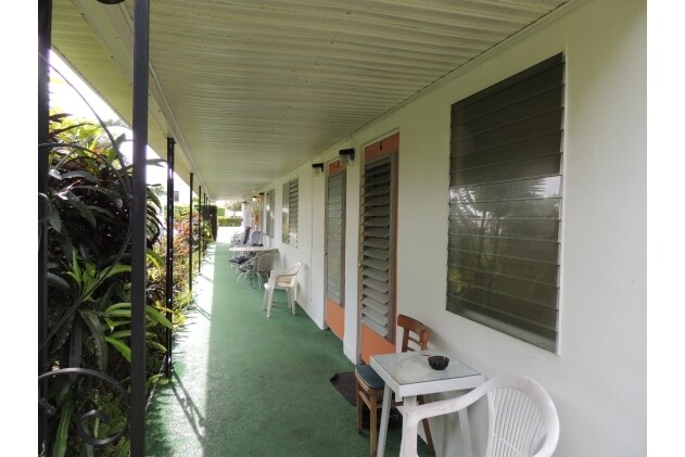 Building Photo - White Reef