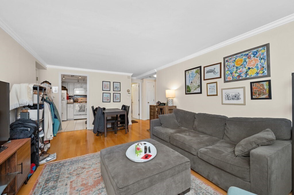 Primary Photo - 329 Harvard St