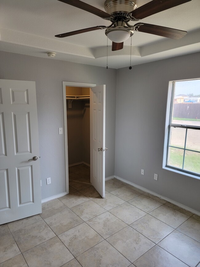 Building Photo - 2701 Silver Oak Ave