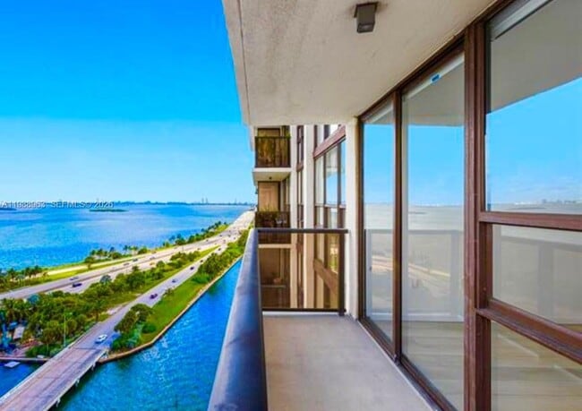 Photo - 600 NE 36th St Apartment