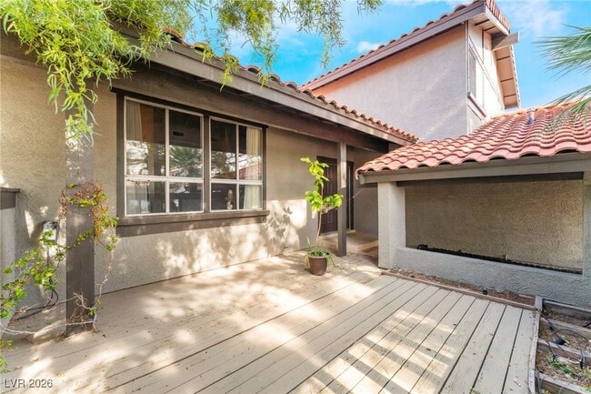 Building Photo - 8704 Isola Dr