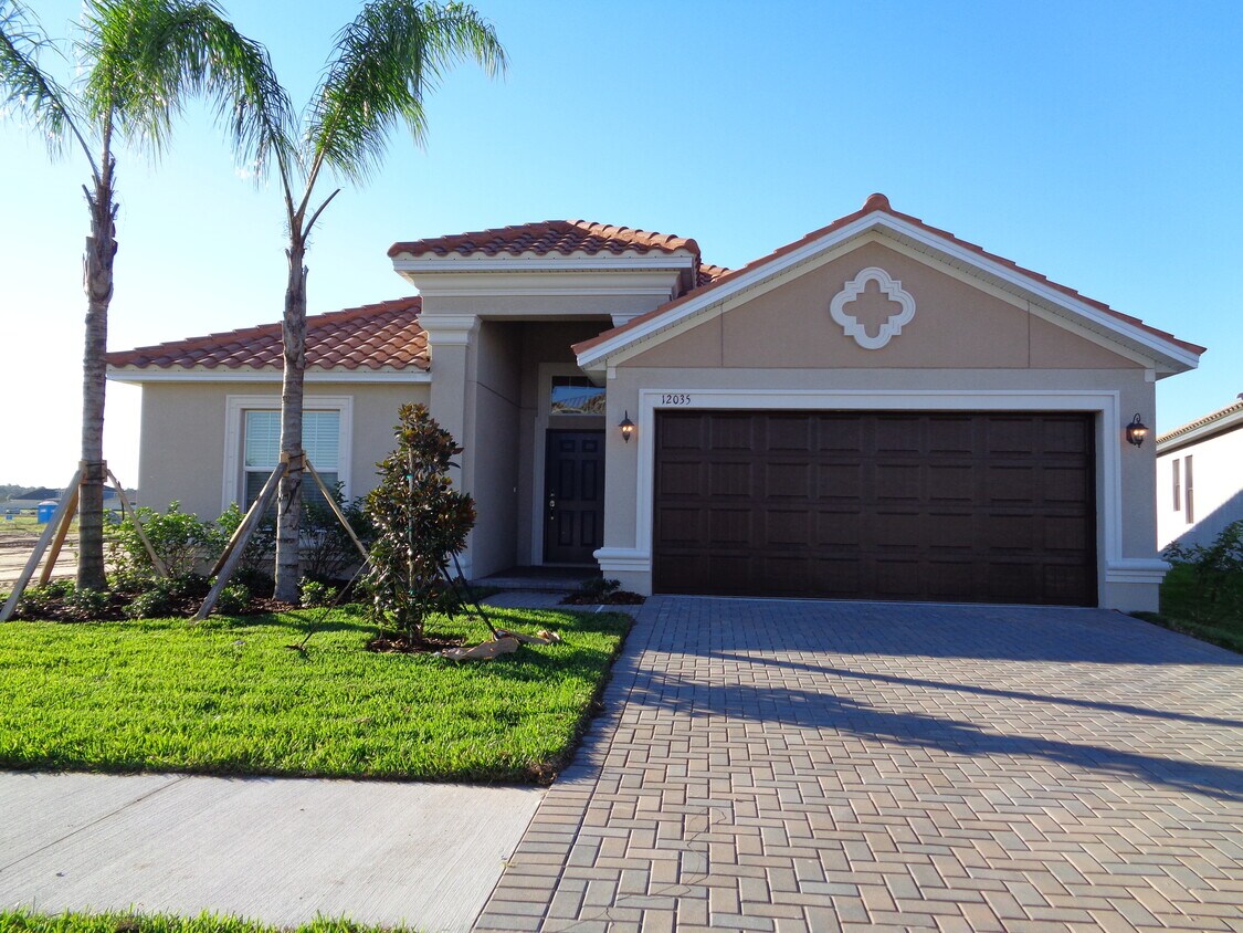 12035 Cardinal Flower Drive House Rental in Riverview, FL