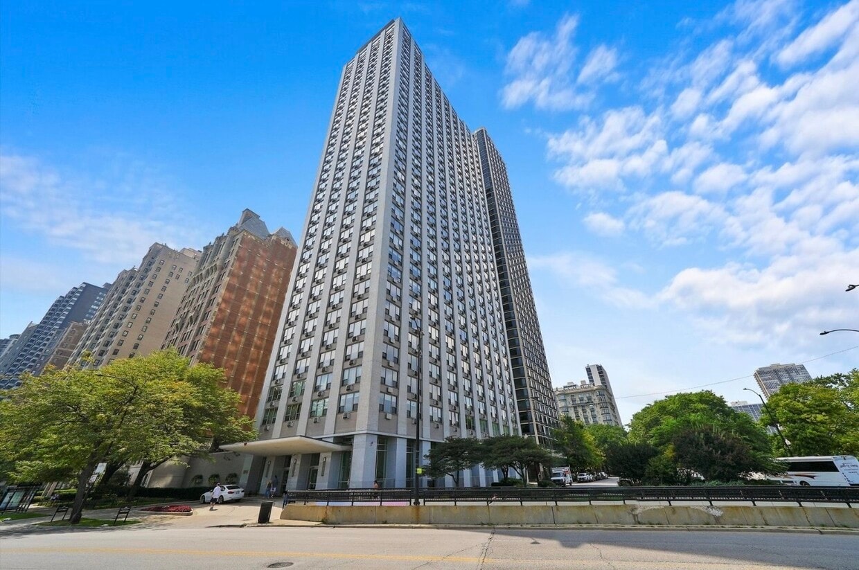 Foto principal - 1550 N Lake Shore Dr