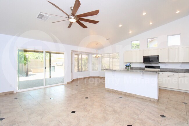 Foto del edificio - 661 W Horseshoe Ave