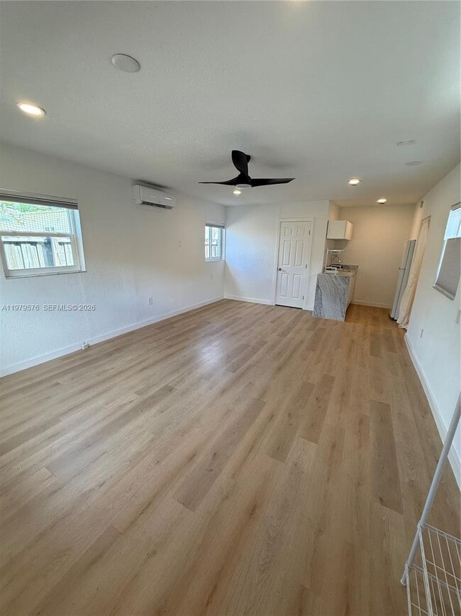 Foto del edificio - 2421 SW 26th Terrace