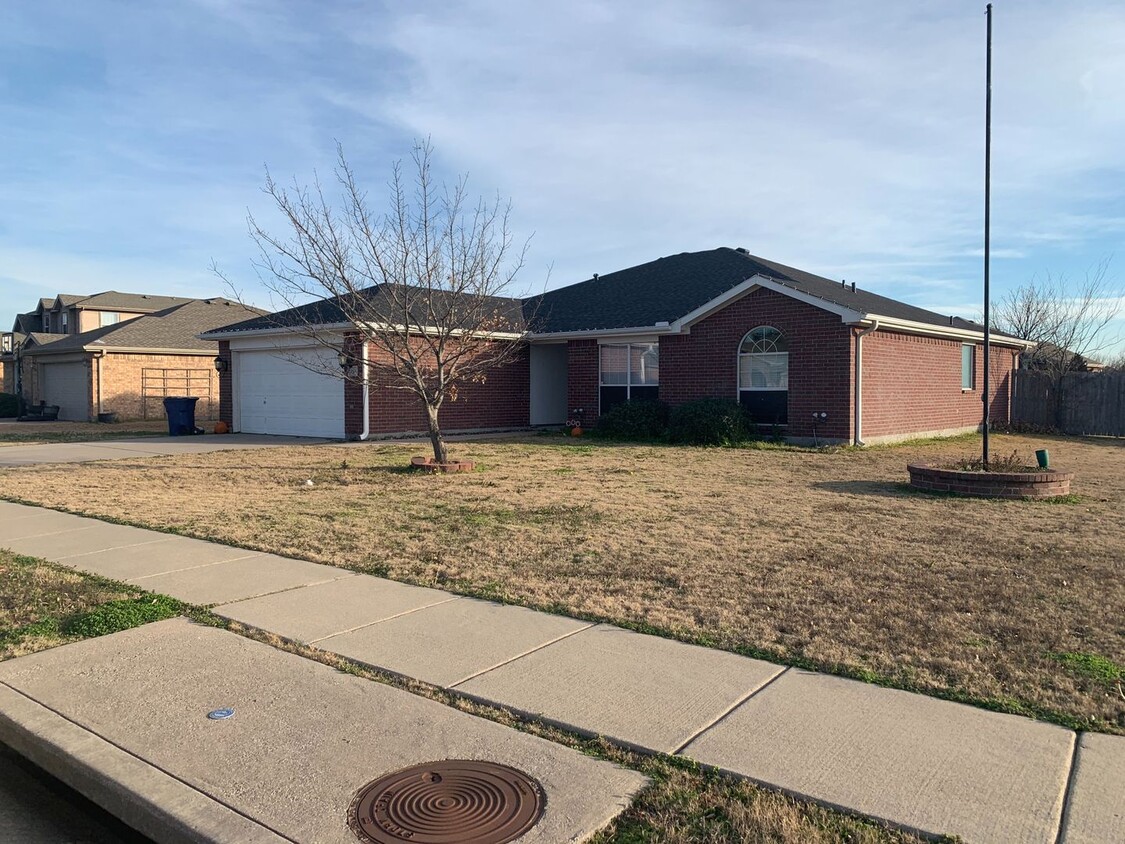 Foto principal - 3 Bedroom/2 bath home in Krum