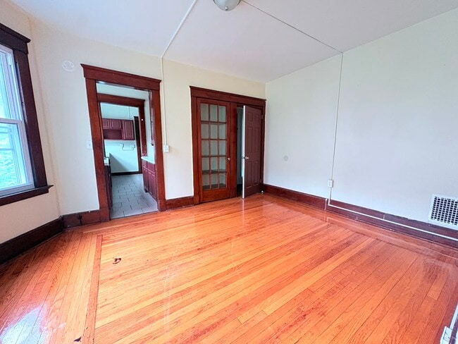Building Photo - 390 Ellsworth Ave
