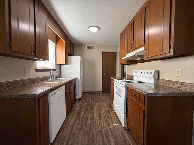 Building Photo - 1411 Lazy Brook