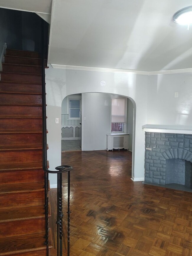 Building Photo - Charming 3-Bedroom Townhome in Olney-Oak L...