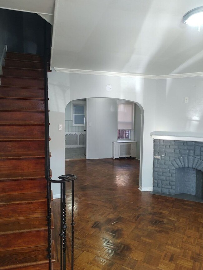Foto del edificio - Charming 3-Bedroom Townhome in Olney-Oak L...