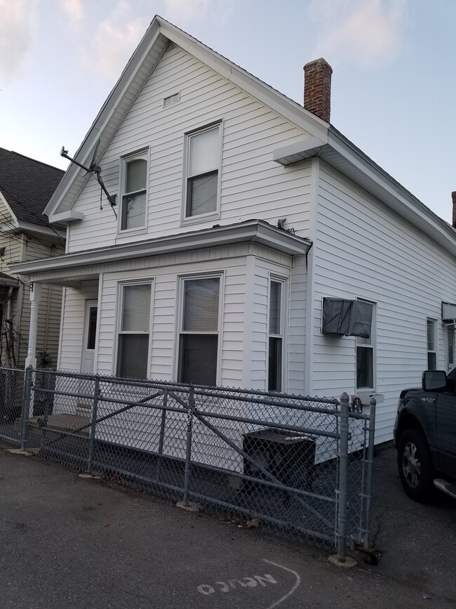 Building Photo - 1 E Burnside Ave