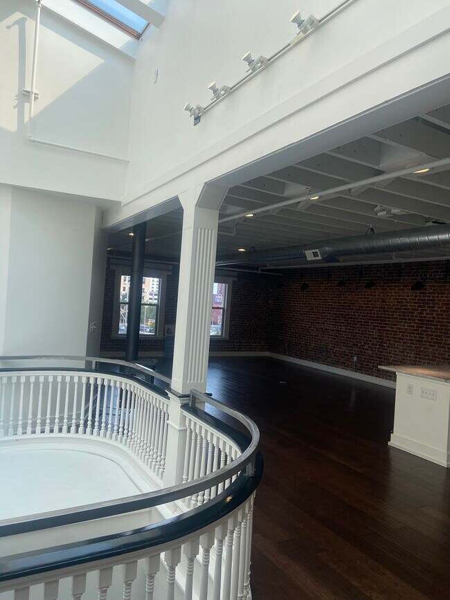 Foto del edificio - 401 W 1st Ave