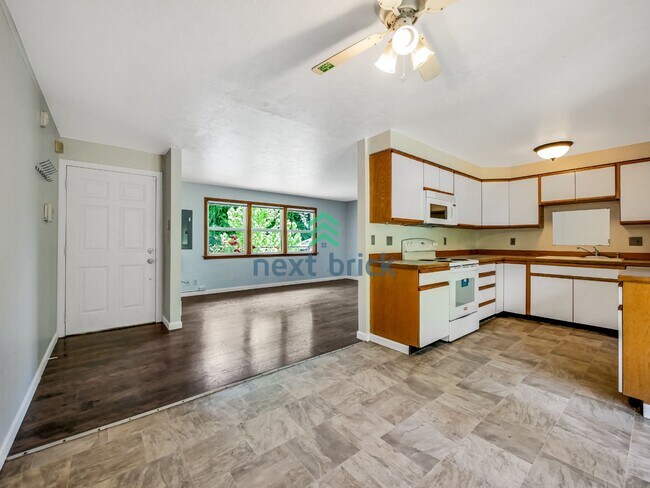 Foto del edificio - 3 BED & 2 BATH SINGLE FAMILY HOUSE FOR RENT