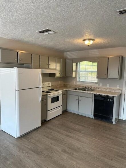 Foto del edificio - 4365 Ellis Cir NW