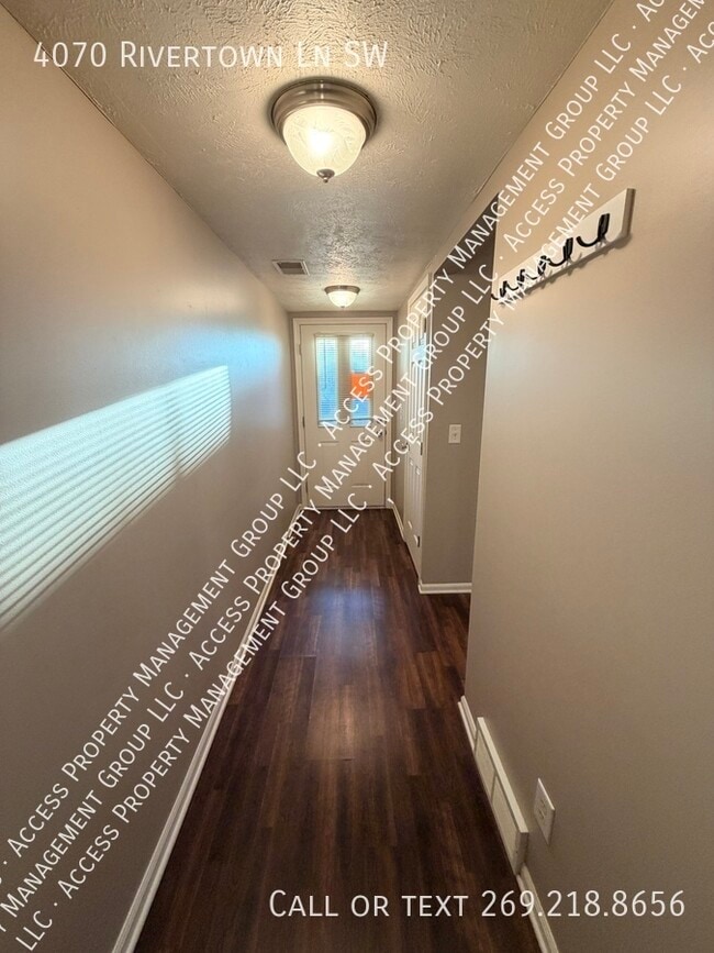 Foto del edificio - 4070 Rivertown Ln SW