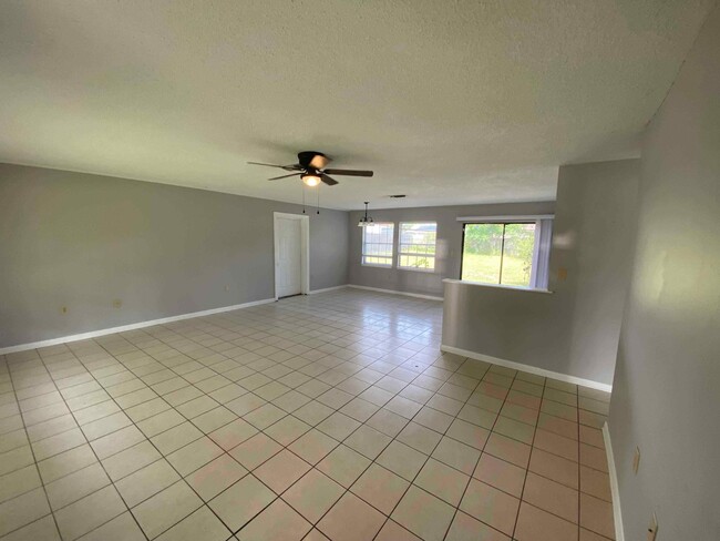 Building Photo - 319 Morgan Ln