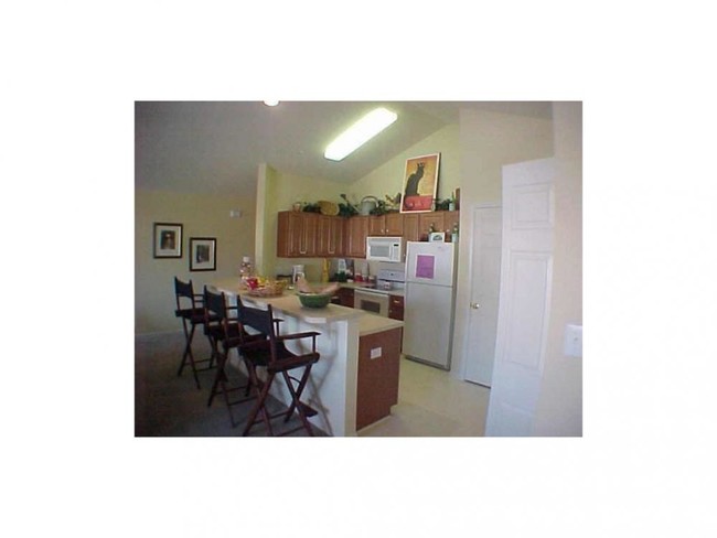 Building Photo - 9485 Meadow Woods Ln