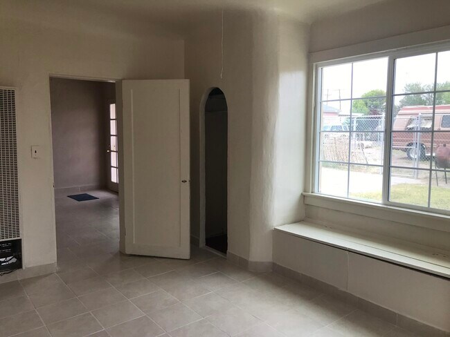 Foto del edificio - 135 1/2 Polo Inn Rd