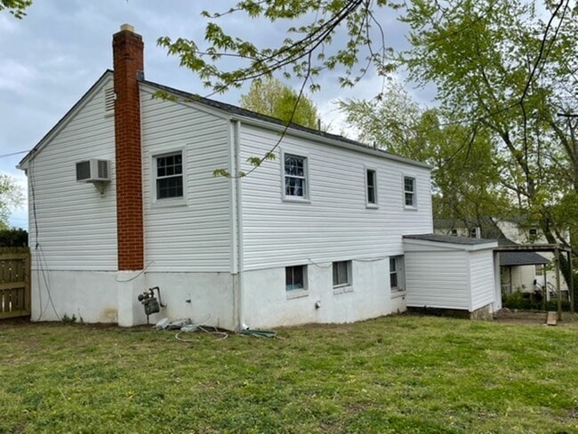 Foto del edificio - 14105 Robinson Ct
