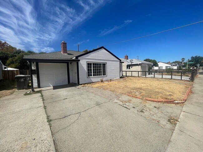 Building Photo - 5250 Standish Rd