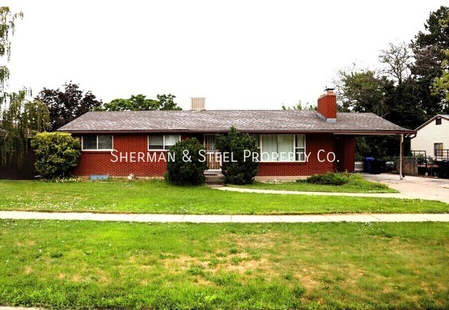 Foto del edificio - 1866 S Davis Blvd