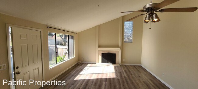 Building Photo - 3 br, 1 bath House - 850 E. Cotati #4