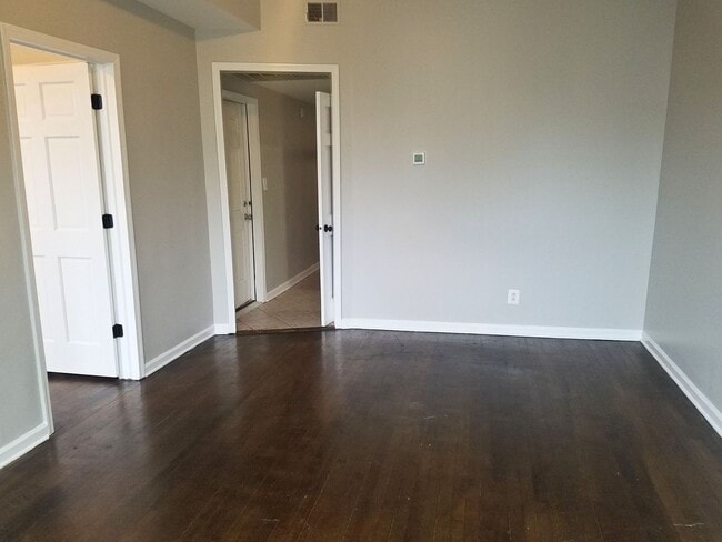 Building Photo - 2308 N Mango Ave