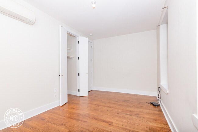 Foto del edificio - 1657 Summerfield St