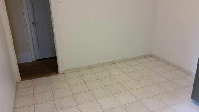 Foto del edificio - 9323 218th St