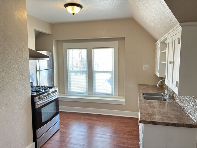 Building Photo - Desirable Downtown Redlands