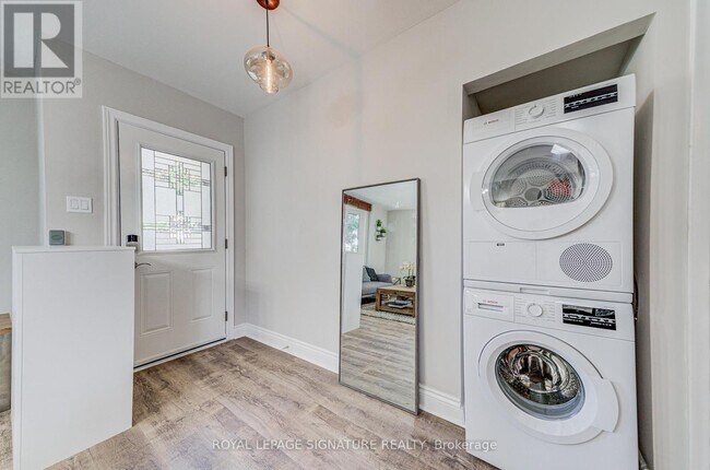 Photo du bâtiment - 2 Vankirk Rd