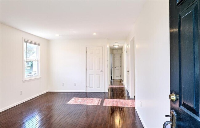 Building Photo - 22 Carpenter Ave