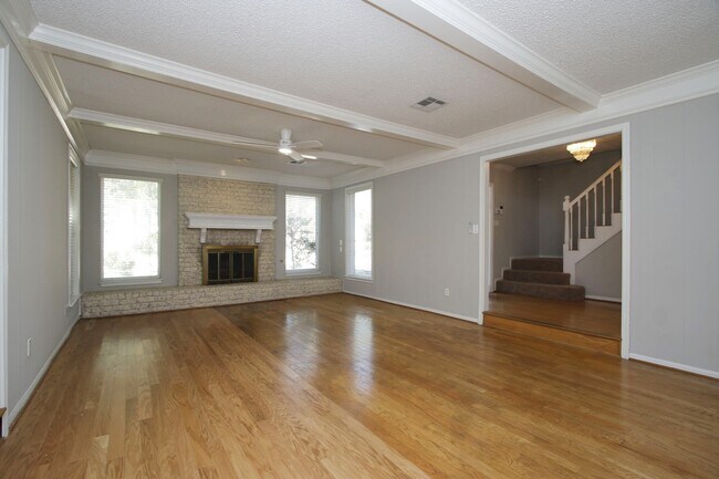 Building Photo - 1819 Saddlecreek Dr