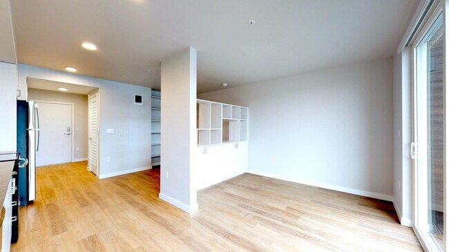Foto del edificio - 1600 Dexter Ave N