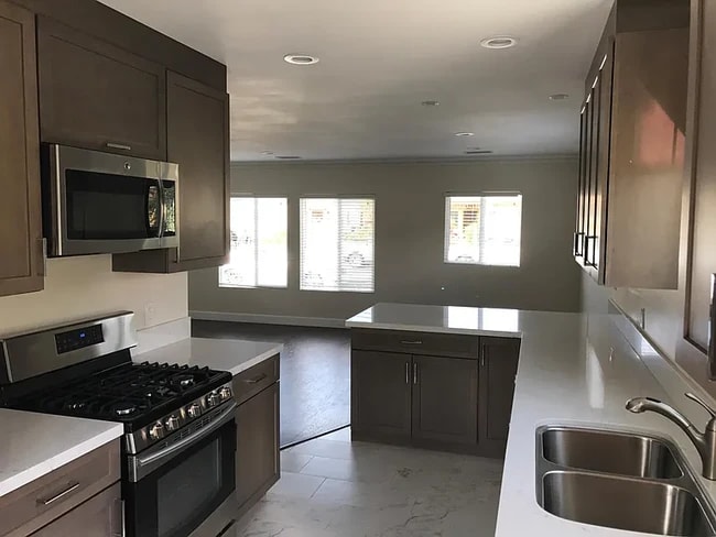 Building Photo - 6450 W 84th Pl