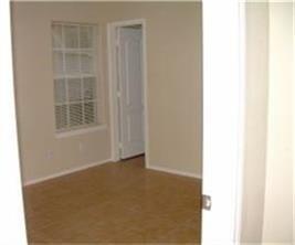 Foto del edificio - 300 E 3rd St