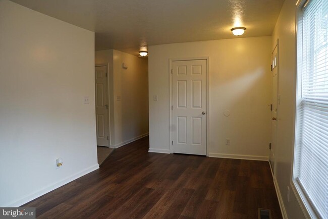 Building Photo - 104 Basin Dr