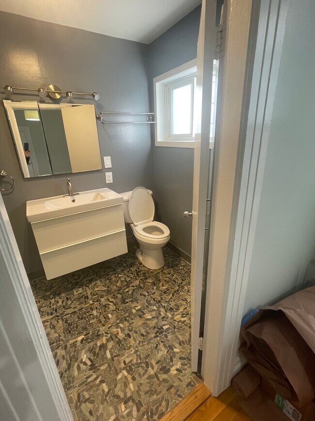 Full Bath 1 - 275 Teddy Ave